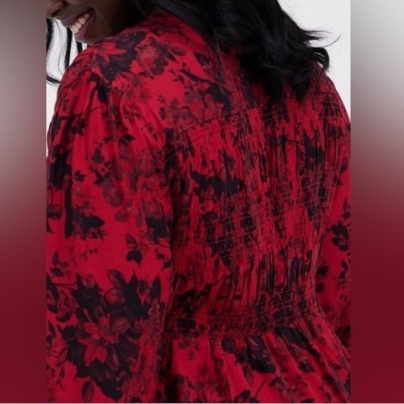 Torrid Babydoll Twill Smocked Button Front V-neck long sleeve Red Floral Tunic - Picture 4 of 16